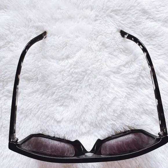 Kira Black Oversized Sunglasses - Picture 6 of 11